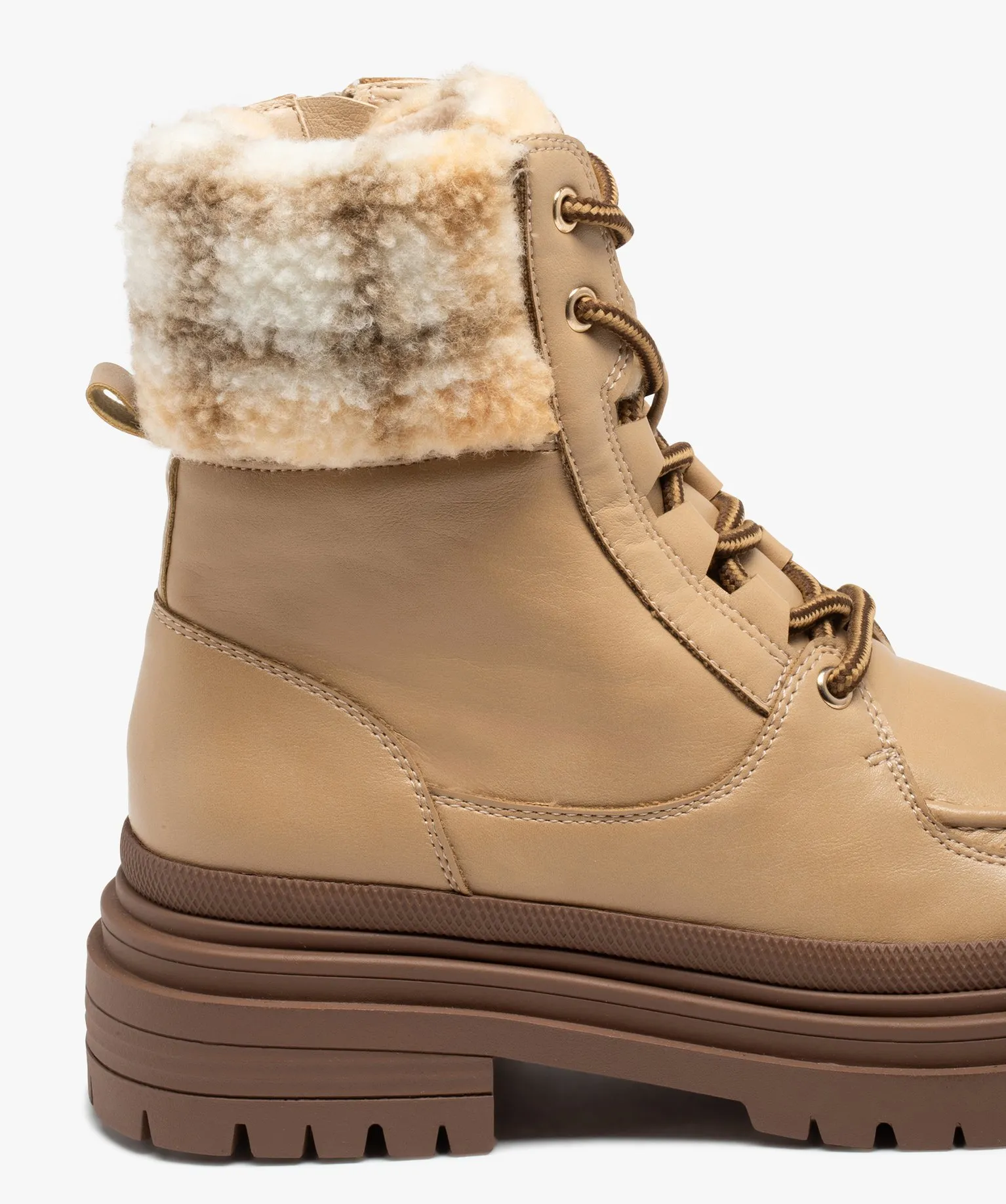 Boots femme fourrées et unies avec col et languette en sherpa beige