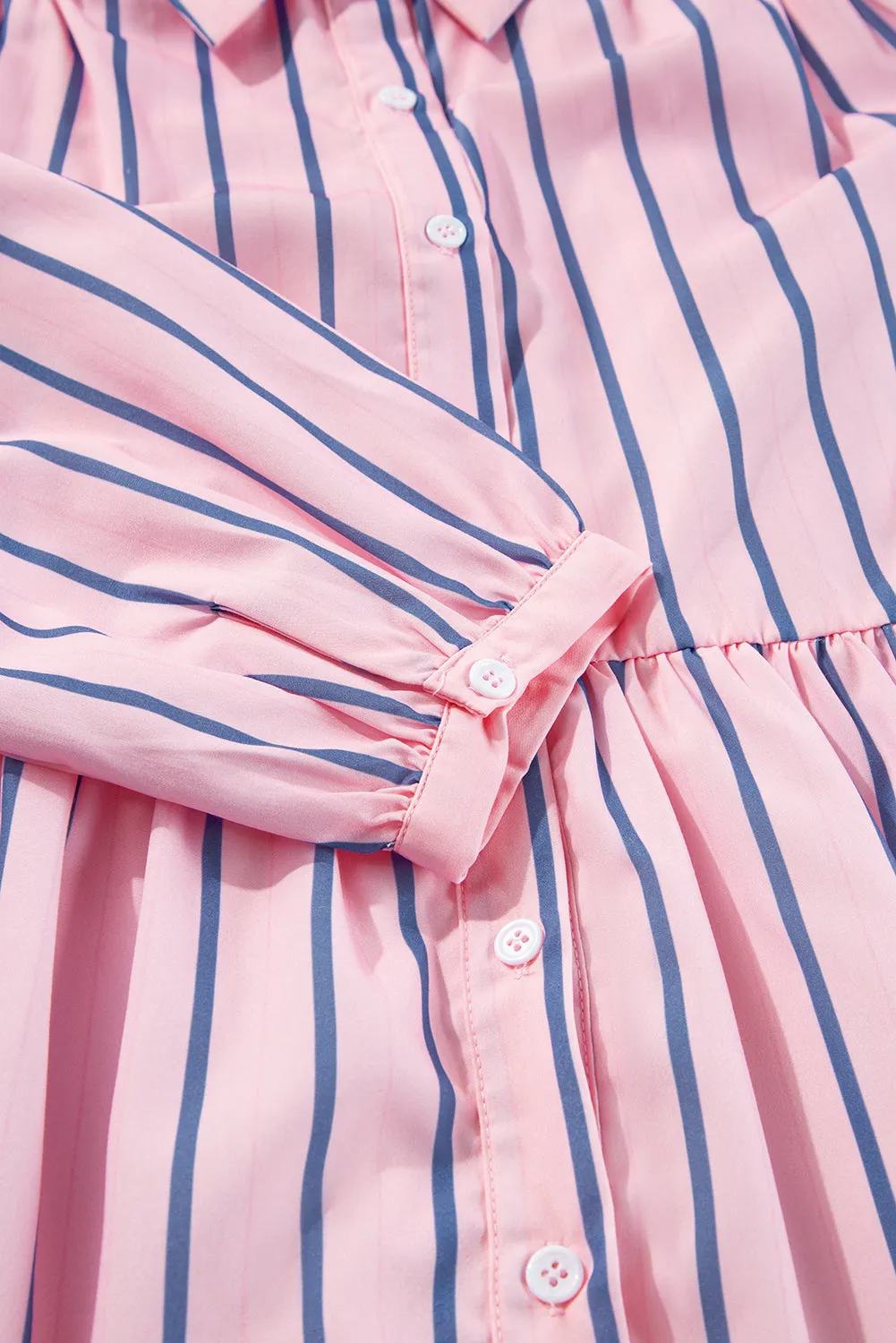 Mini-robe chemise à col boutonné et ourlet volanté à rayures rose