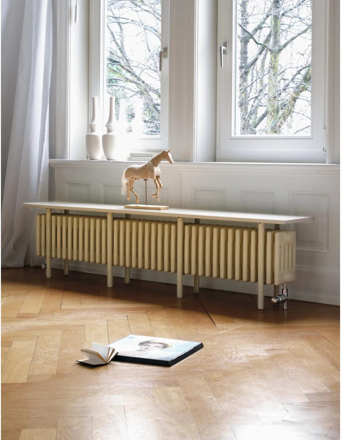 Radiateur eau chaude Vuelta Banc BMC4 Blanc RAL 9016 1607W H430 mm (avec pieds) / L2050 mm Acova BMC4-44-026