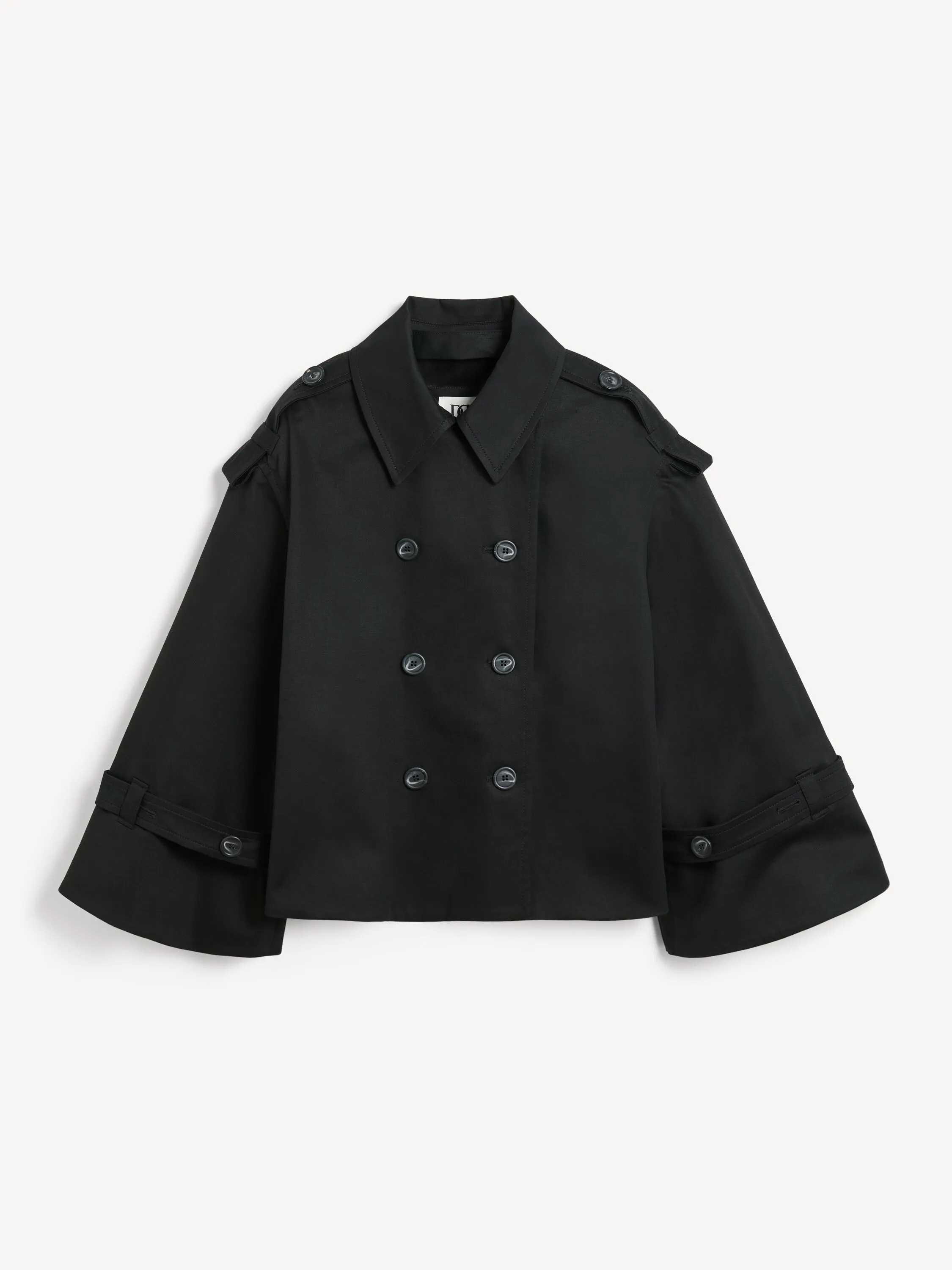 Trench court Alisandra